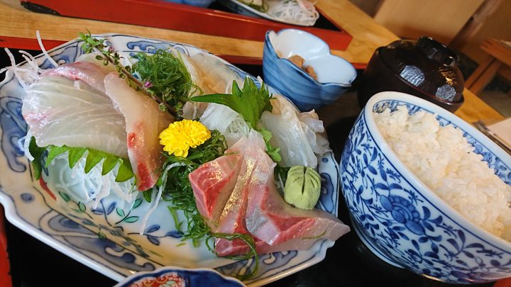 地物刺身定食を満喫！　【小坪の魚佐次】