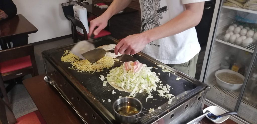 東逗子【居酒屋くろだ】の広島お好み焼きへのこだわり